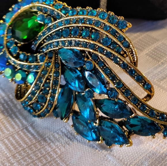 Large beautiful brooch - Picture 1 of 4